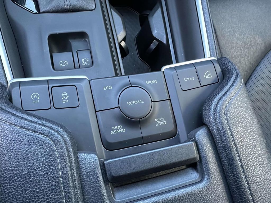 Used 2024 Toyota Grand Highlander Limited image 32