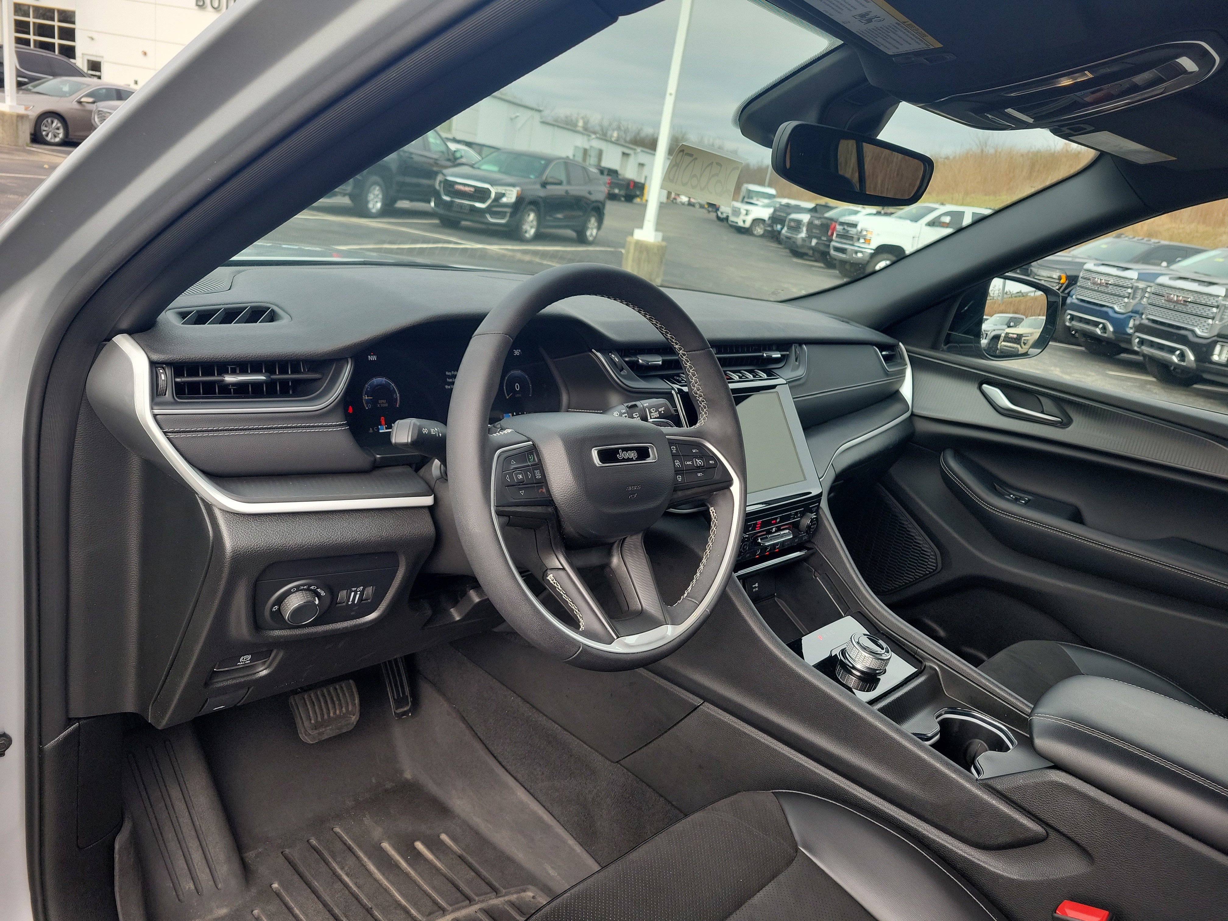 Used 2023 Jeep Grand Cherokee Altitude image 20