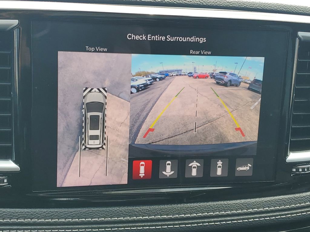 Used 2024 Chrysler Pacifica Premium image 18
