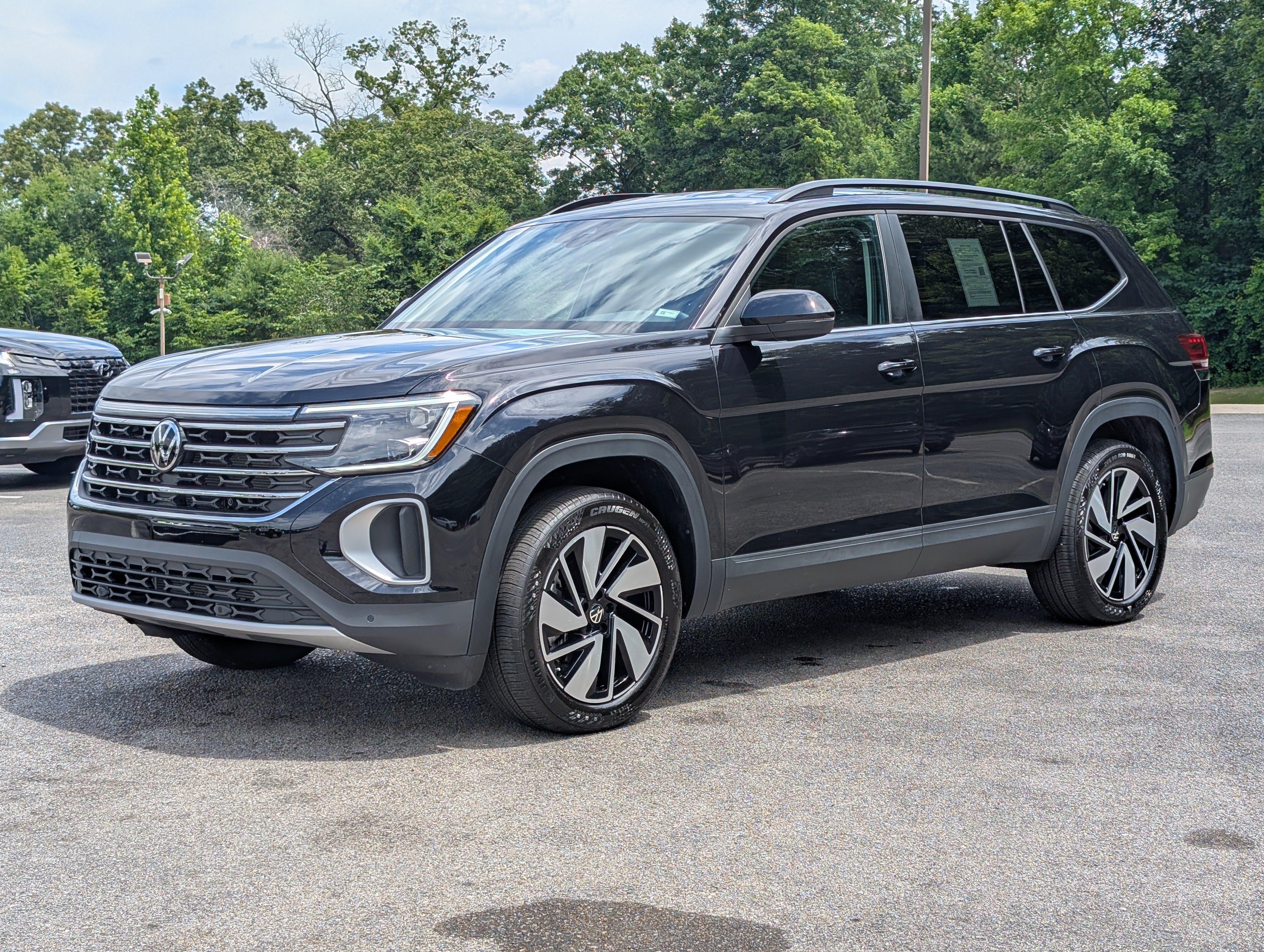 Used 2025 Volkswagen Atlas SE FWD image 5