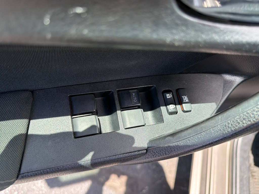 Used 2018 Toyota Corolla LE FWD image 25