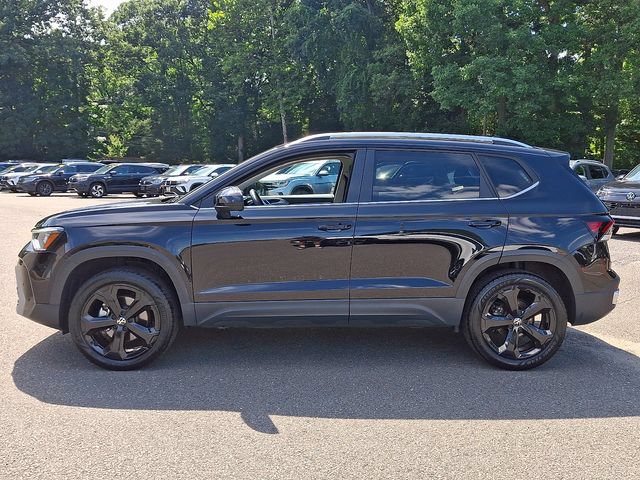 Certified 2025 Volkswagen Taos SEL AWD/4WD image 6