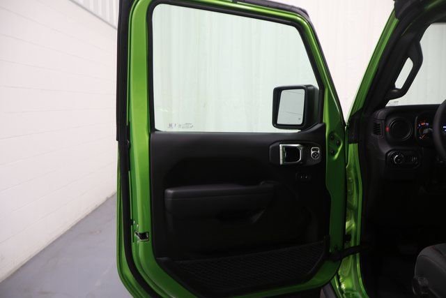 New 2026 Jeep Wrangler Unlimited Rubicon w/ Technology Group image 8