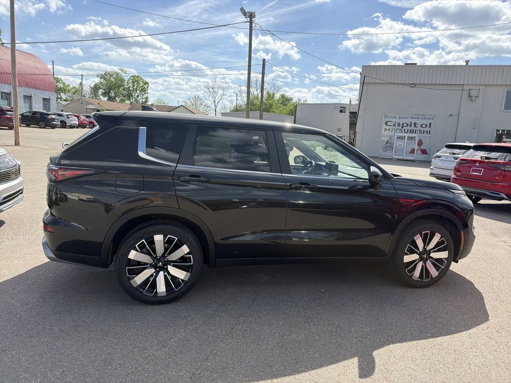 New 2026 Mitsubishi Outlander SE AWD/4WD image 2