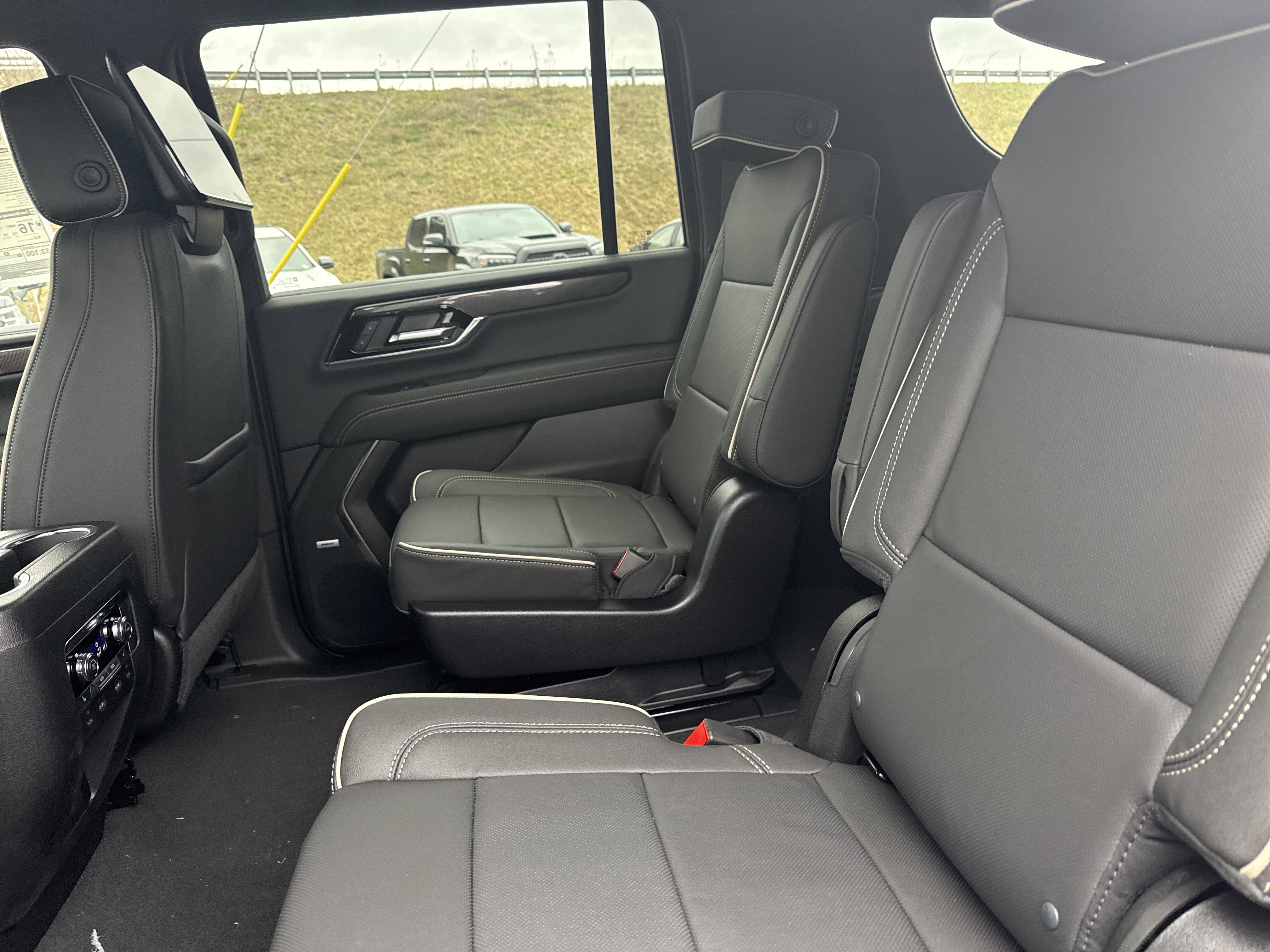 New 2026 GMC Yukon XL Elevation image 15