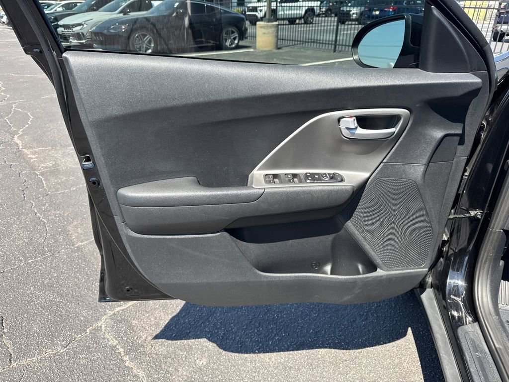 Used 2022 Kia Niro LX FWD image 11