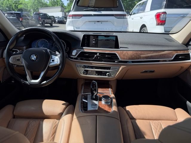 Used 2018 BMW 750i RWD image 34