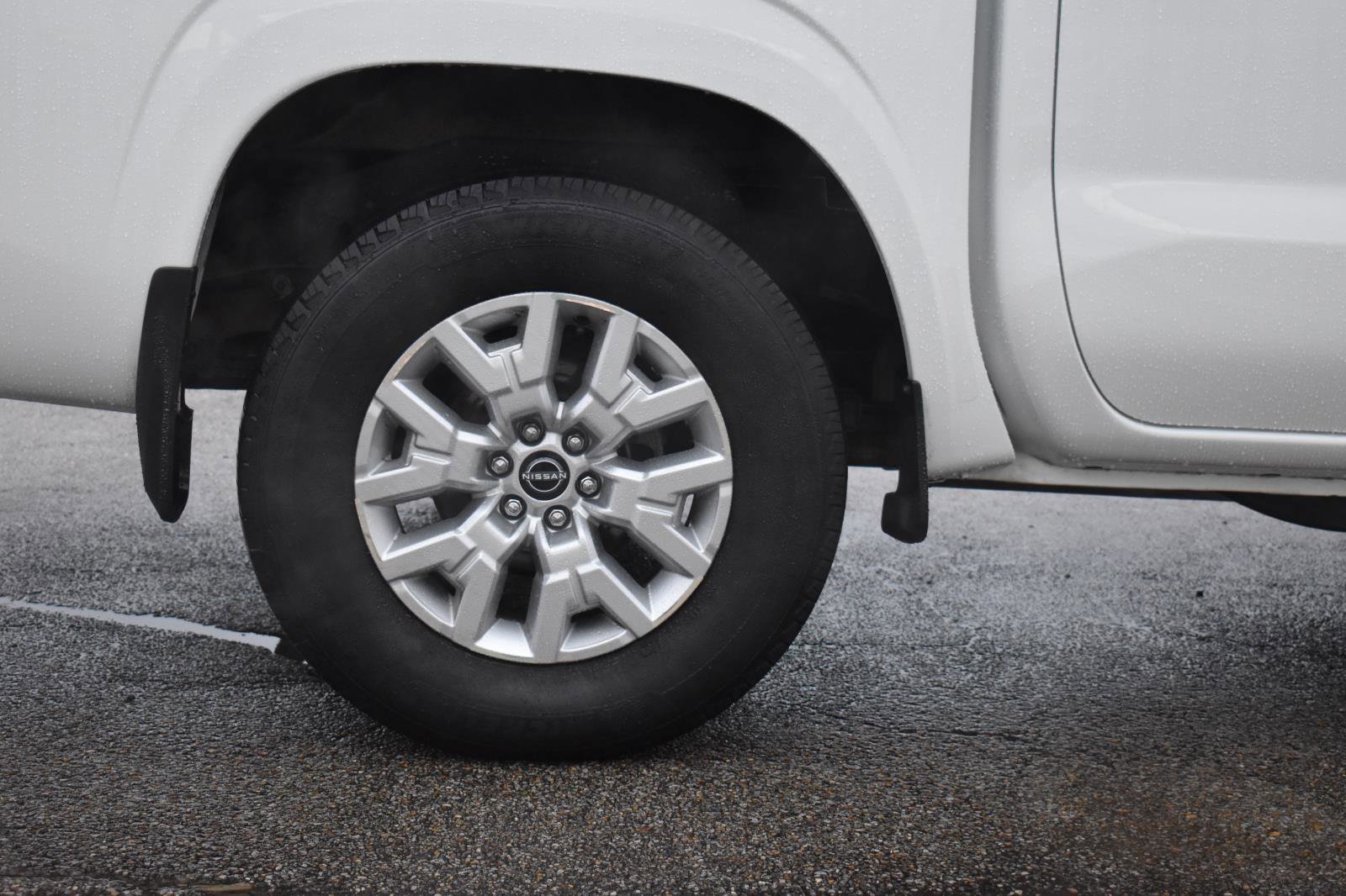 Used 2023 Nissan Frontier SV w/ SV Convenience Package image 13