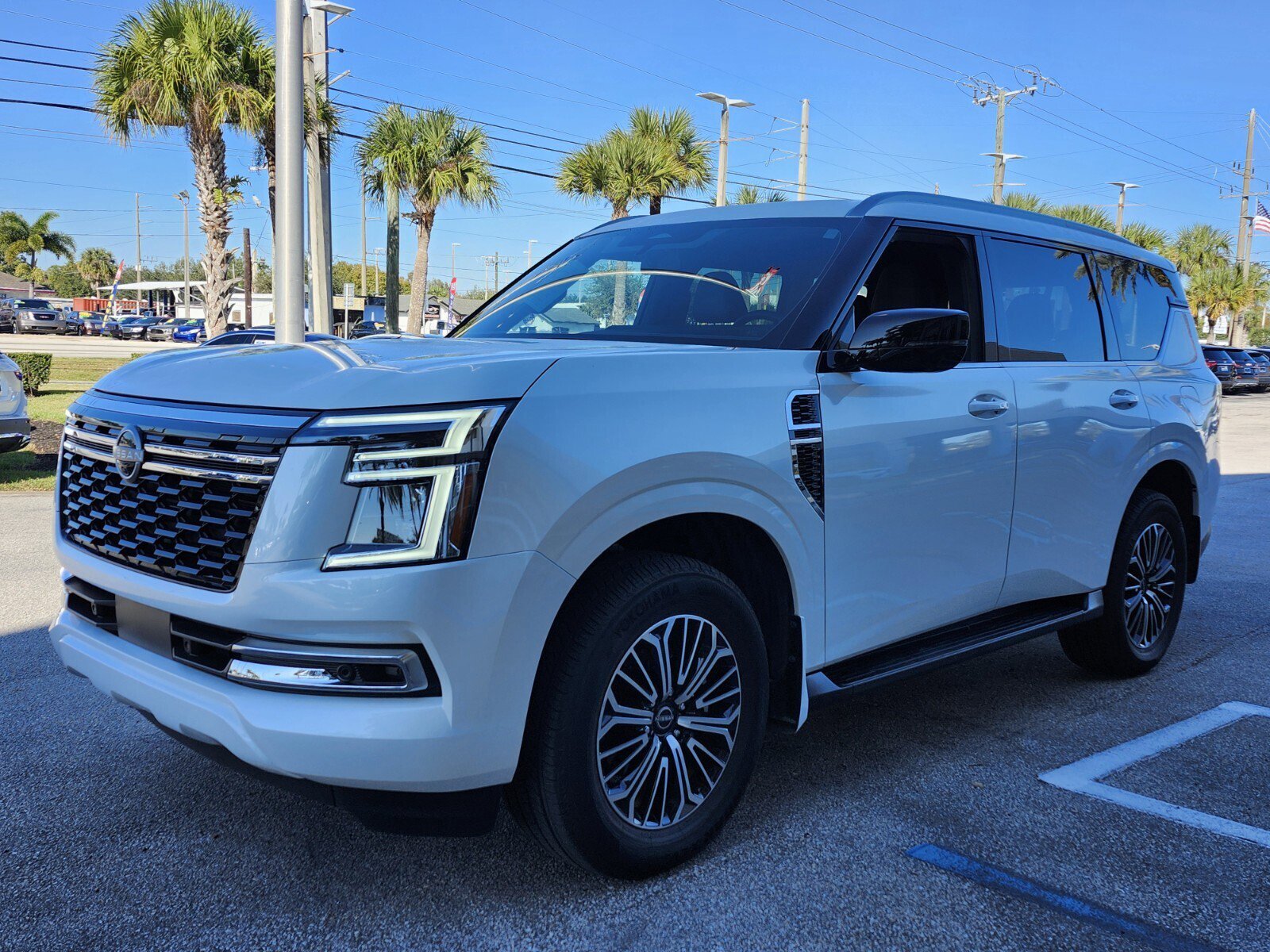 Used 2025 Nissan Armada SL w/ Captain's Chari Seat Package image 11