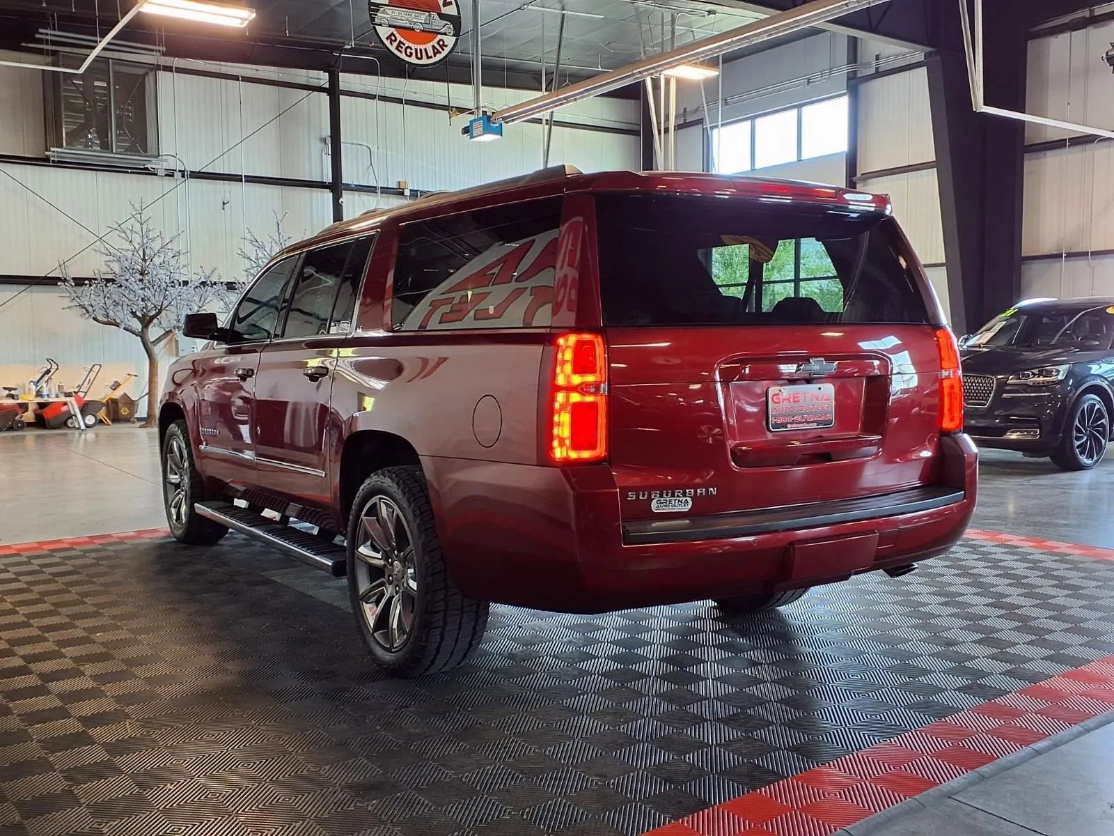 Used 2017 Chevrolet Suburban LT w/ LT Signature Package AWD/4WD image 4