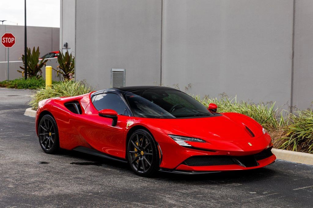 Used 2022 Ferrari SF90 Spider image 8