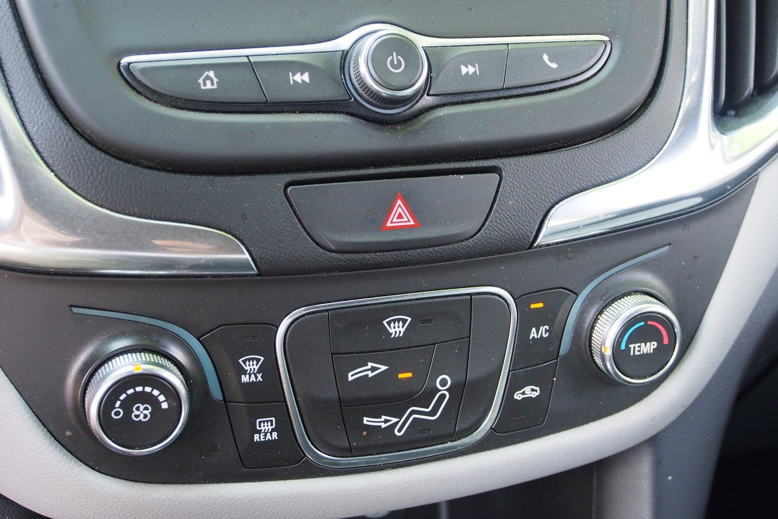 Used 2021 Chevrolet Equinox LS w/ LS Convenience Package FWD image 24