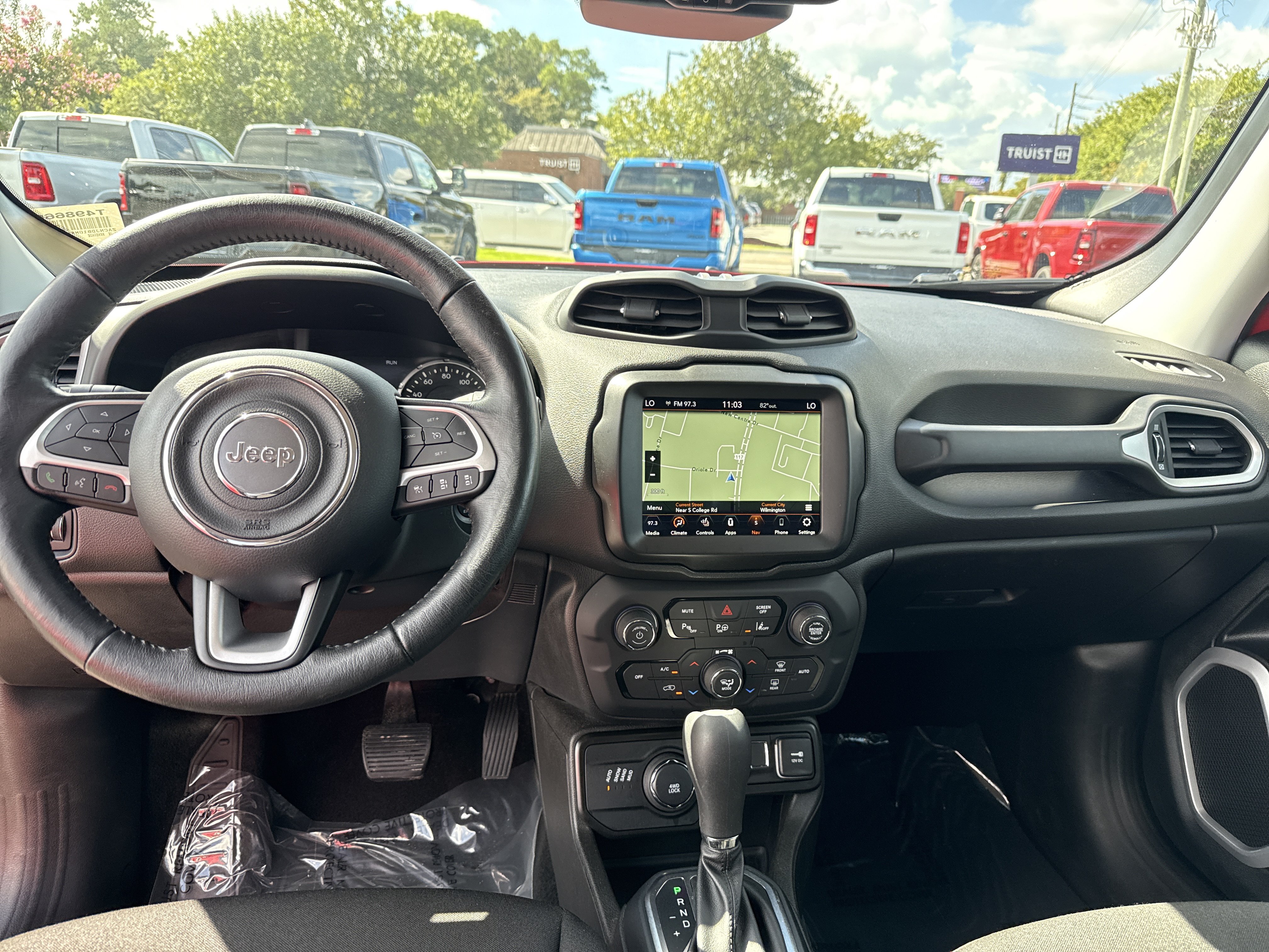 Used 2021 Jeep Renegade Latitude w/ Luxury Group I AWD/4WD image 29