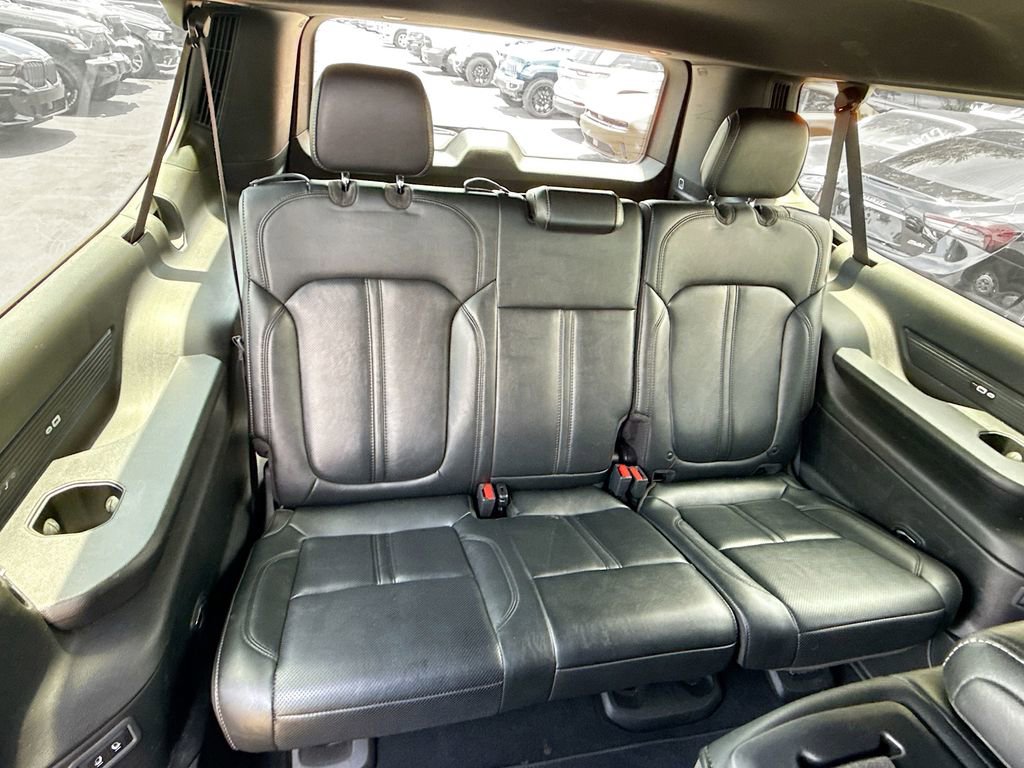 Used 2023 Jeep Wagoneer L Series II AWD/4WD image 31