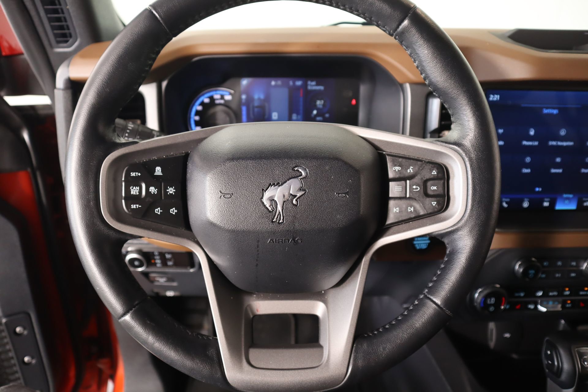 Used 2024 Ford Bronco Outer Banks image 3