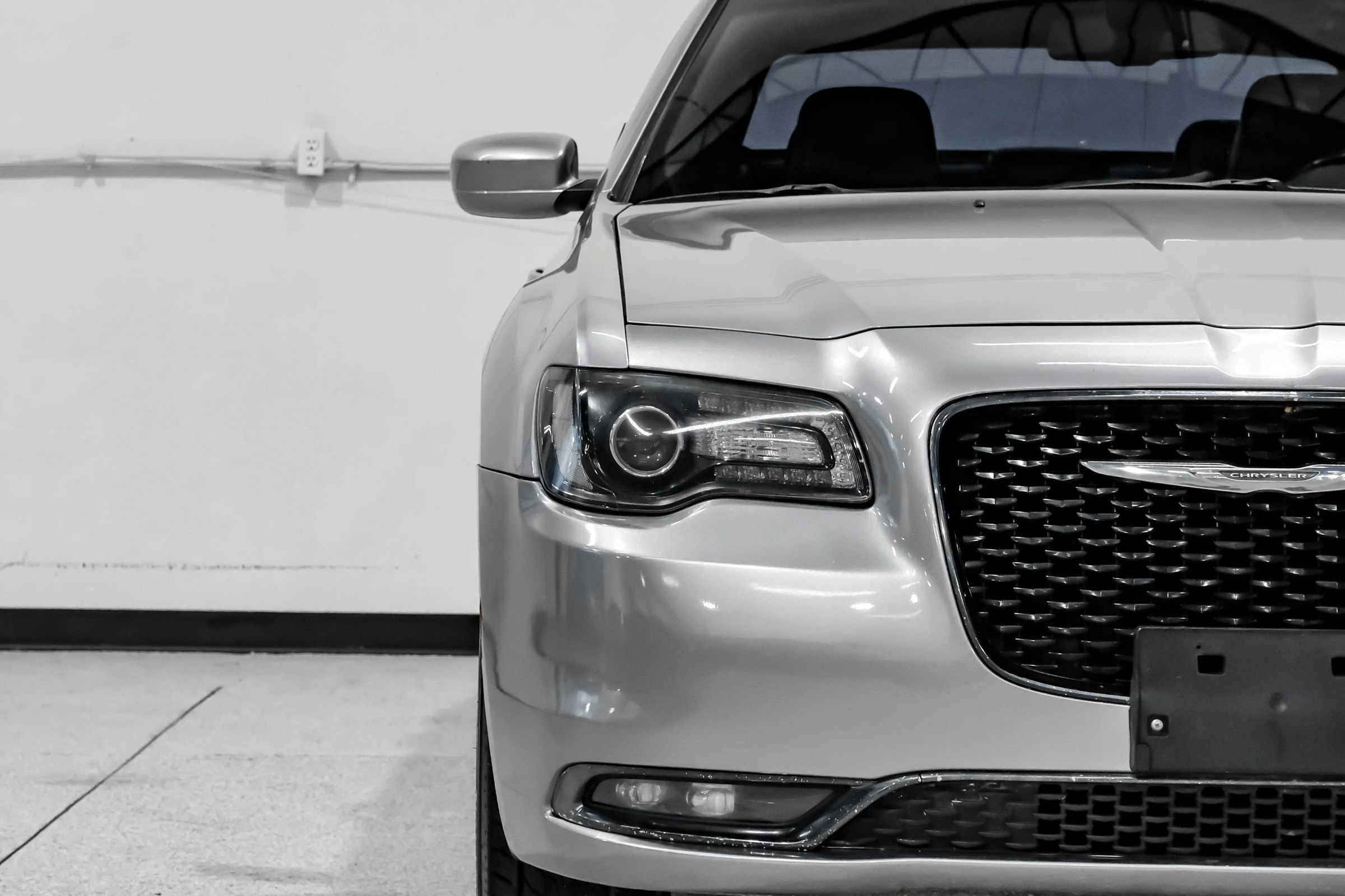 Used 2018 Chrysler 300 S AWD/4WD image 45
