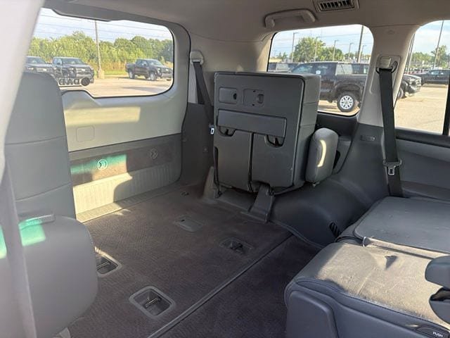 Used 2010 Lexus LX 570 4WD w/ Preferred Accessory Package image 12