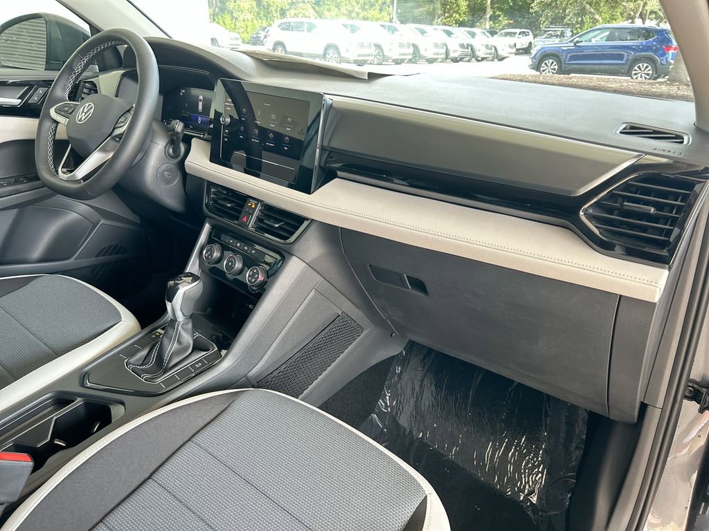 Certified 2025 Volkswagen Taos S FWD image 30