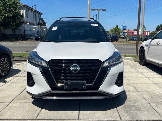 Used 2023 Nissan Kicks SR w/ SR Premium Package FWD image 4