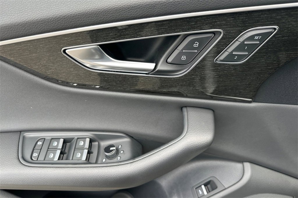 Used 2021 Audi Q8 Premium image 14