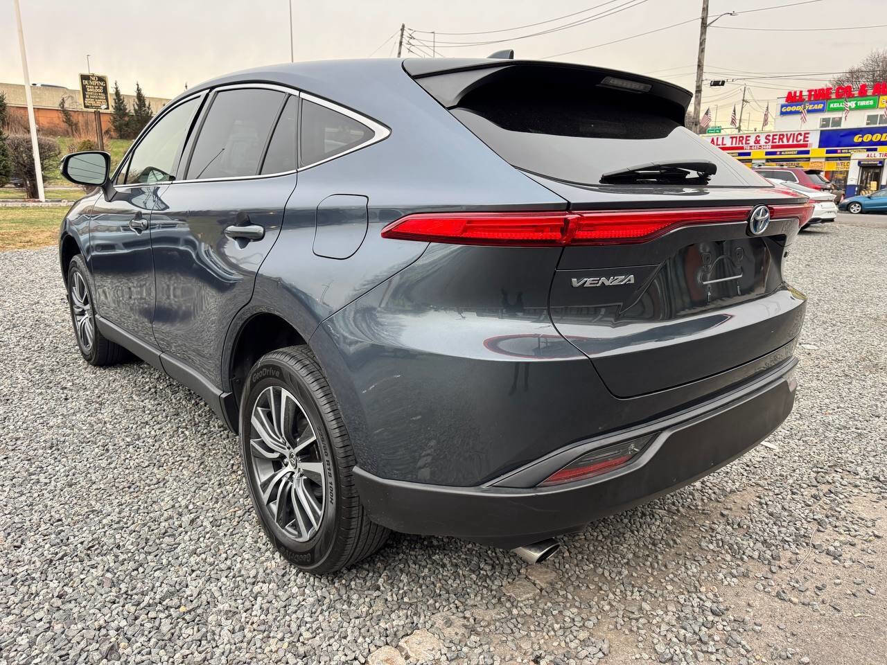 Used 2022 Toyota Venza LE AWD/4WD image 7