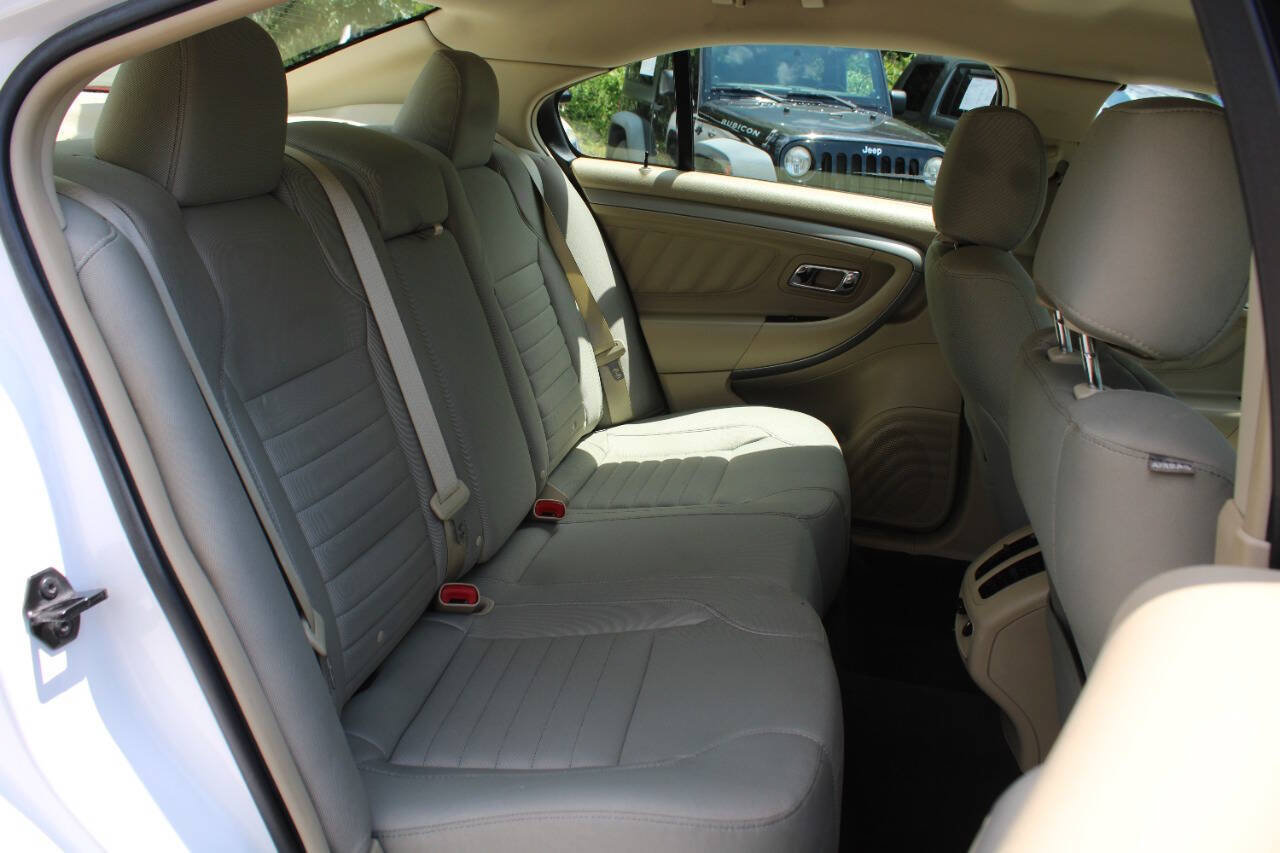 Used 2018 Ford Taurus SE FWD image 27