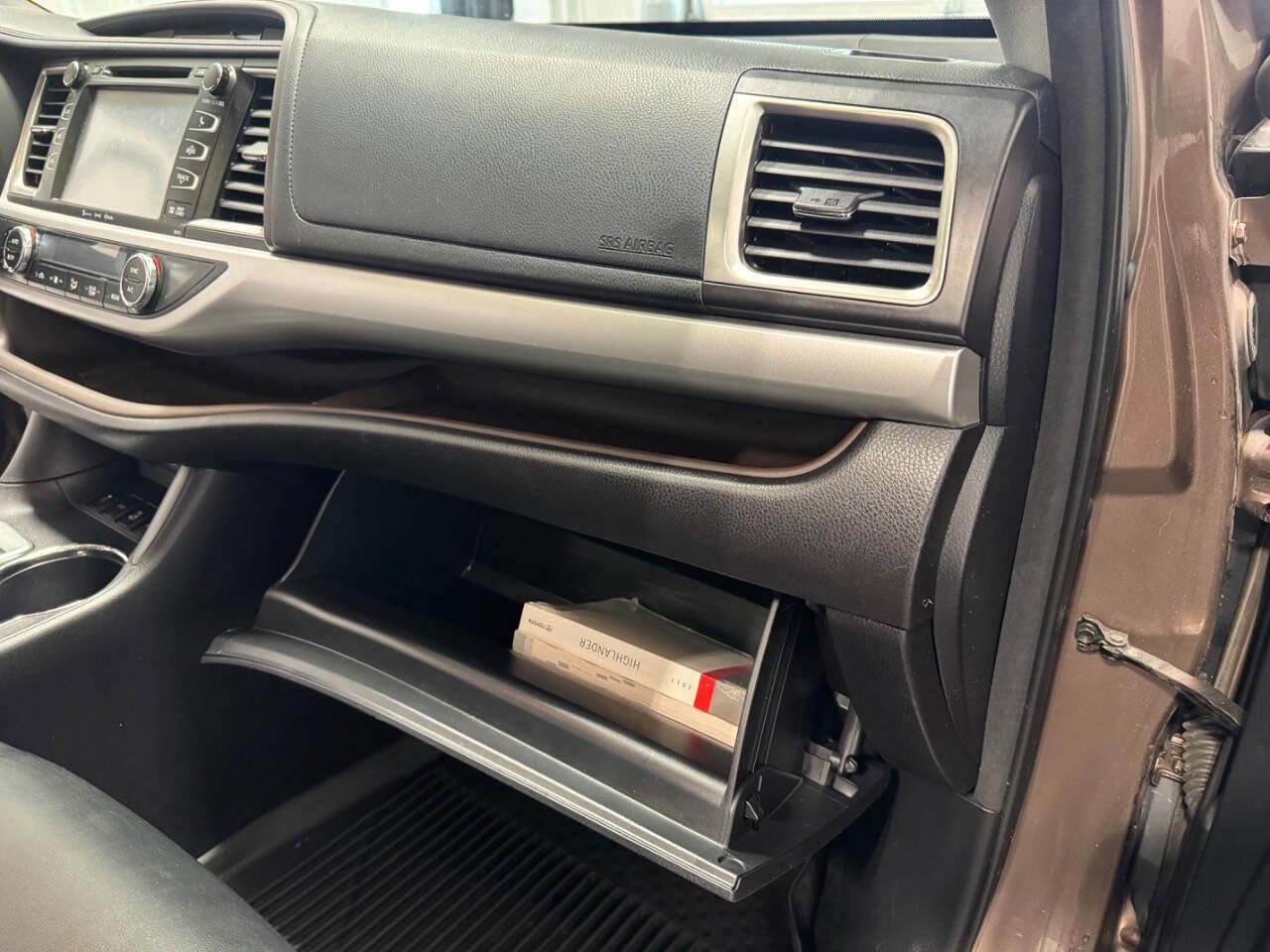 Used 2017 Toyota Highlander XLE image 20