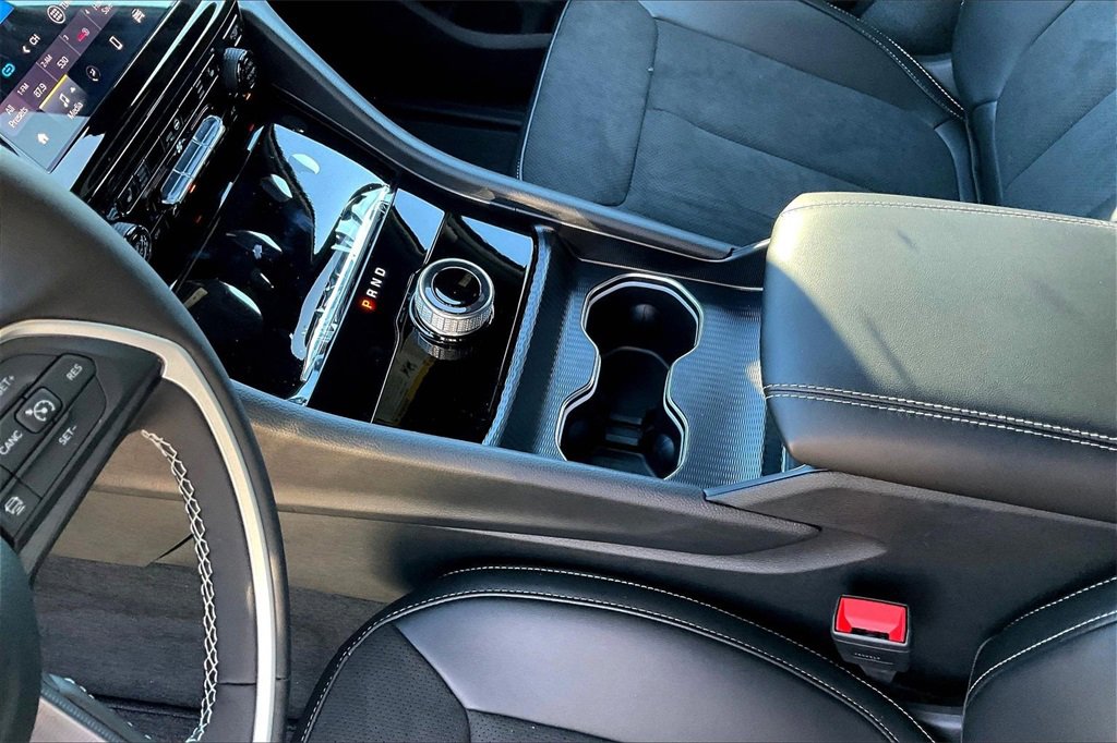 New 2025 Jeep Grand Cherokee L Altitude image 8