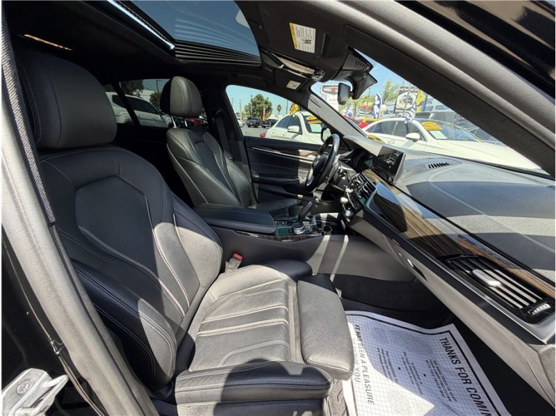 Used 2018 BMW 540i w/ Premium Package RWD image 31
