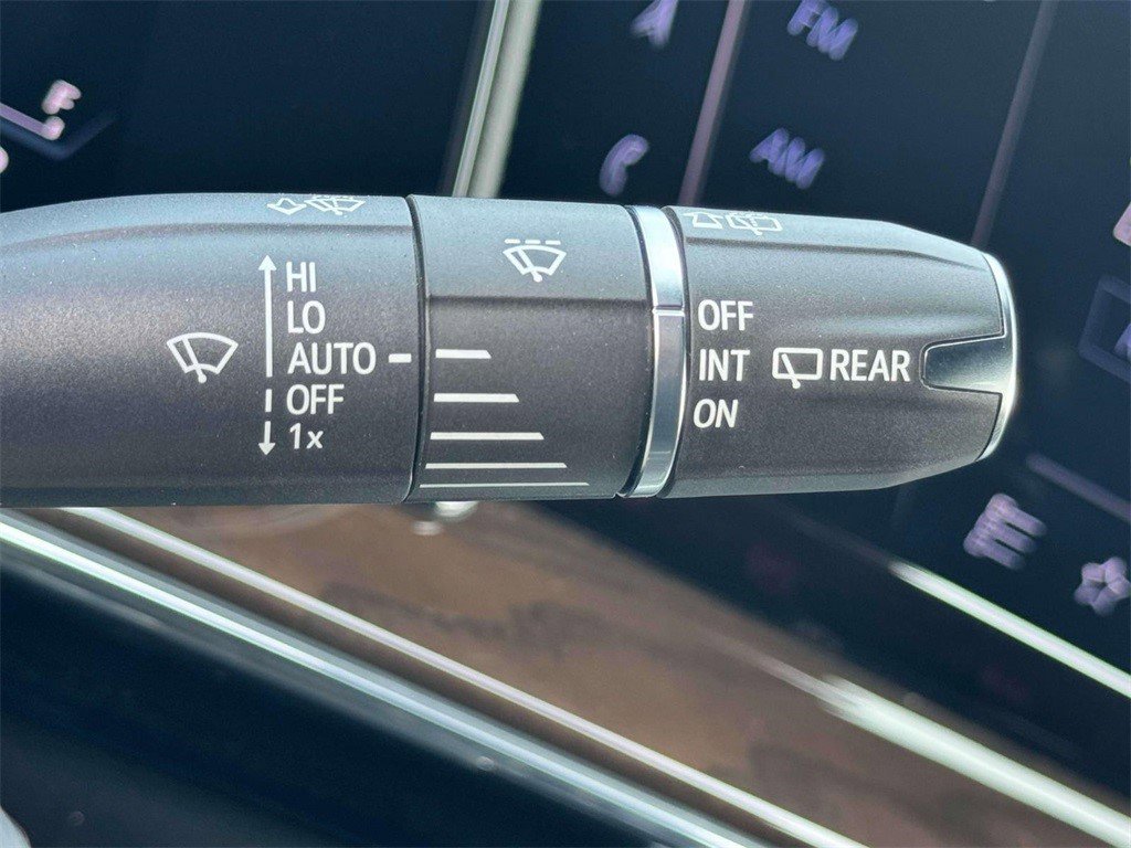 Certified 2024 Cadillac Escalade ESV Premium Luxury Platinum image 20