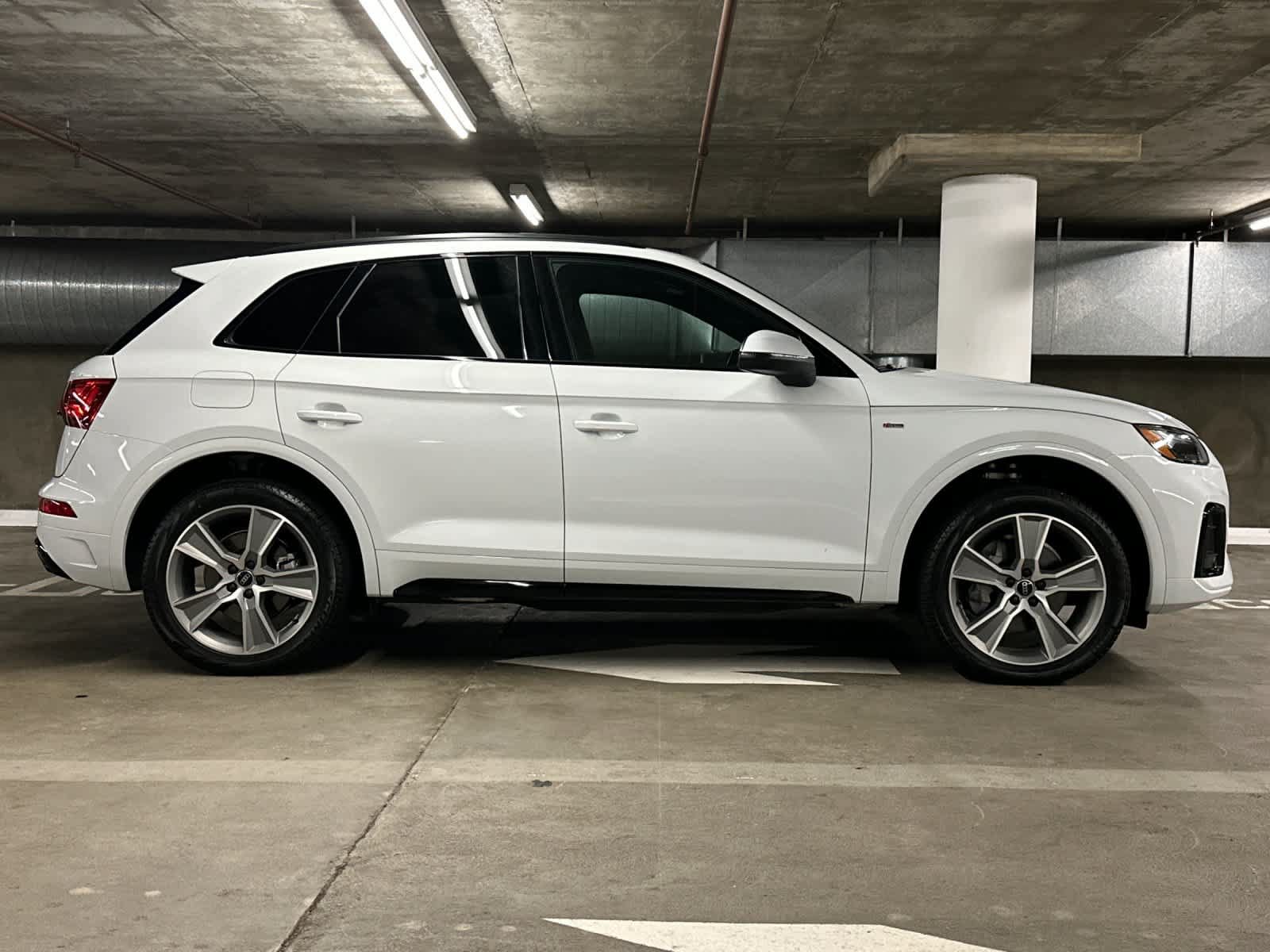 Used 2025 Audi Q5 2.0T Premium w/ Convenience Plus Package AWD/4WD image 7