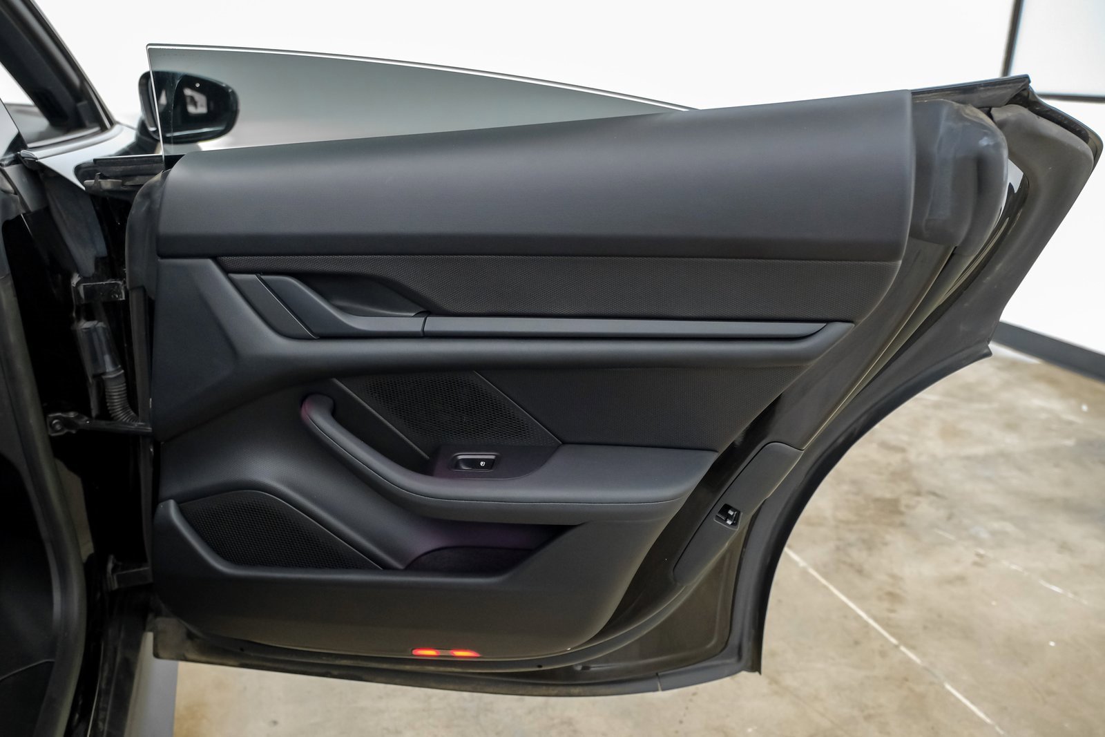 Used 2023 Porsche Taycan image 41