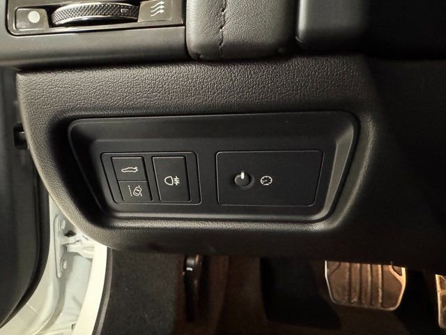 Used 2023 Jaguar F-TYPE Coupe image 9