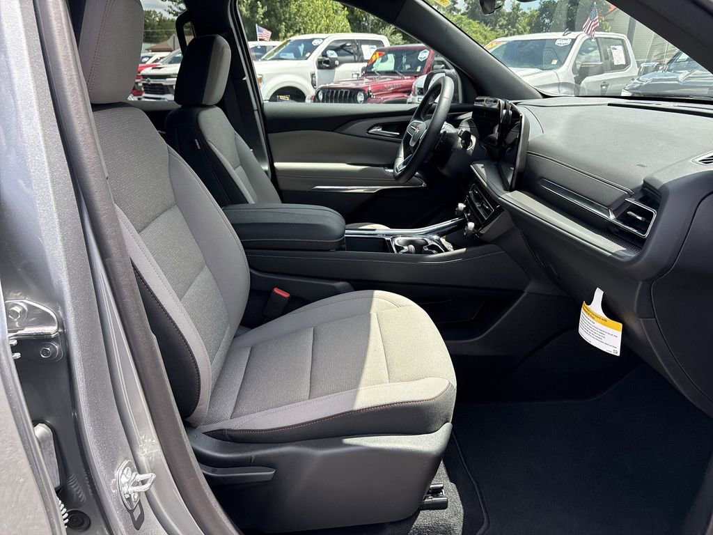 New 2025 Chevrolet Traverse LT image 27