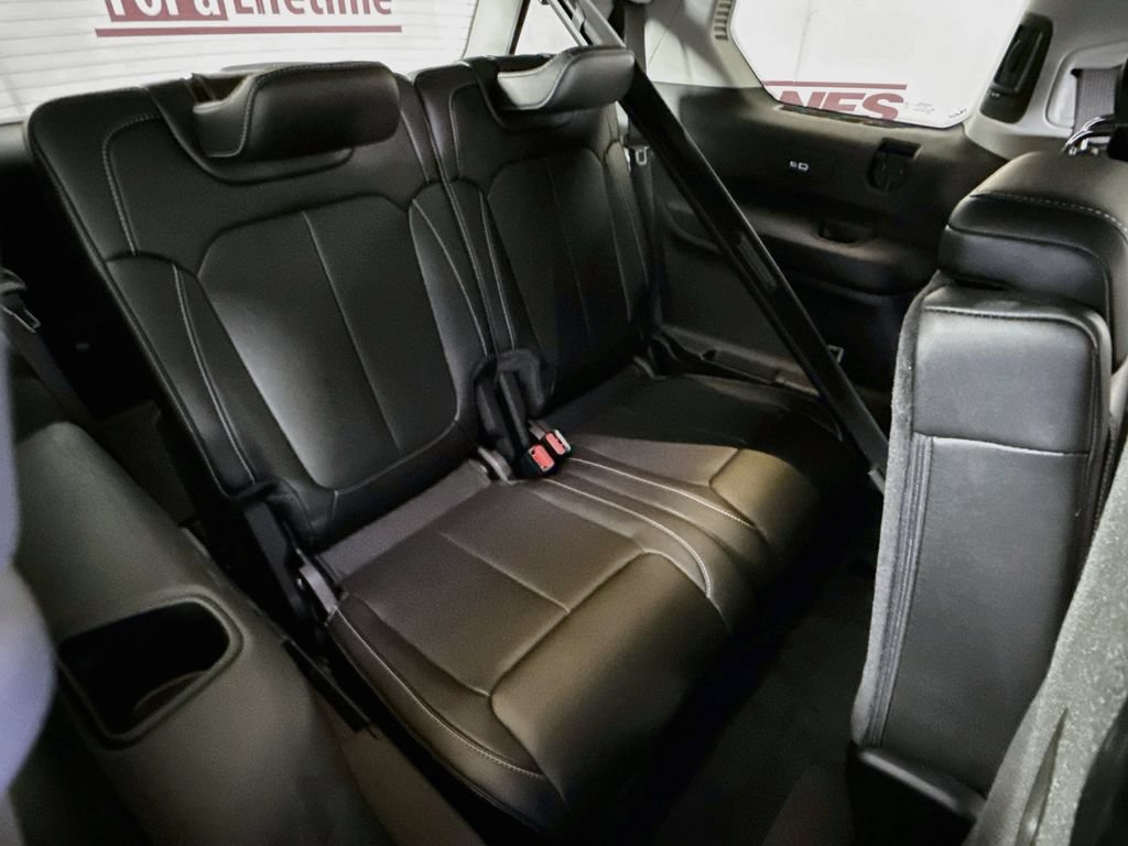 Used 2023 Jeep Grand Cherokee L Limited w/ Luxury Tech Group II AWD/4WD image 32