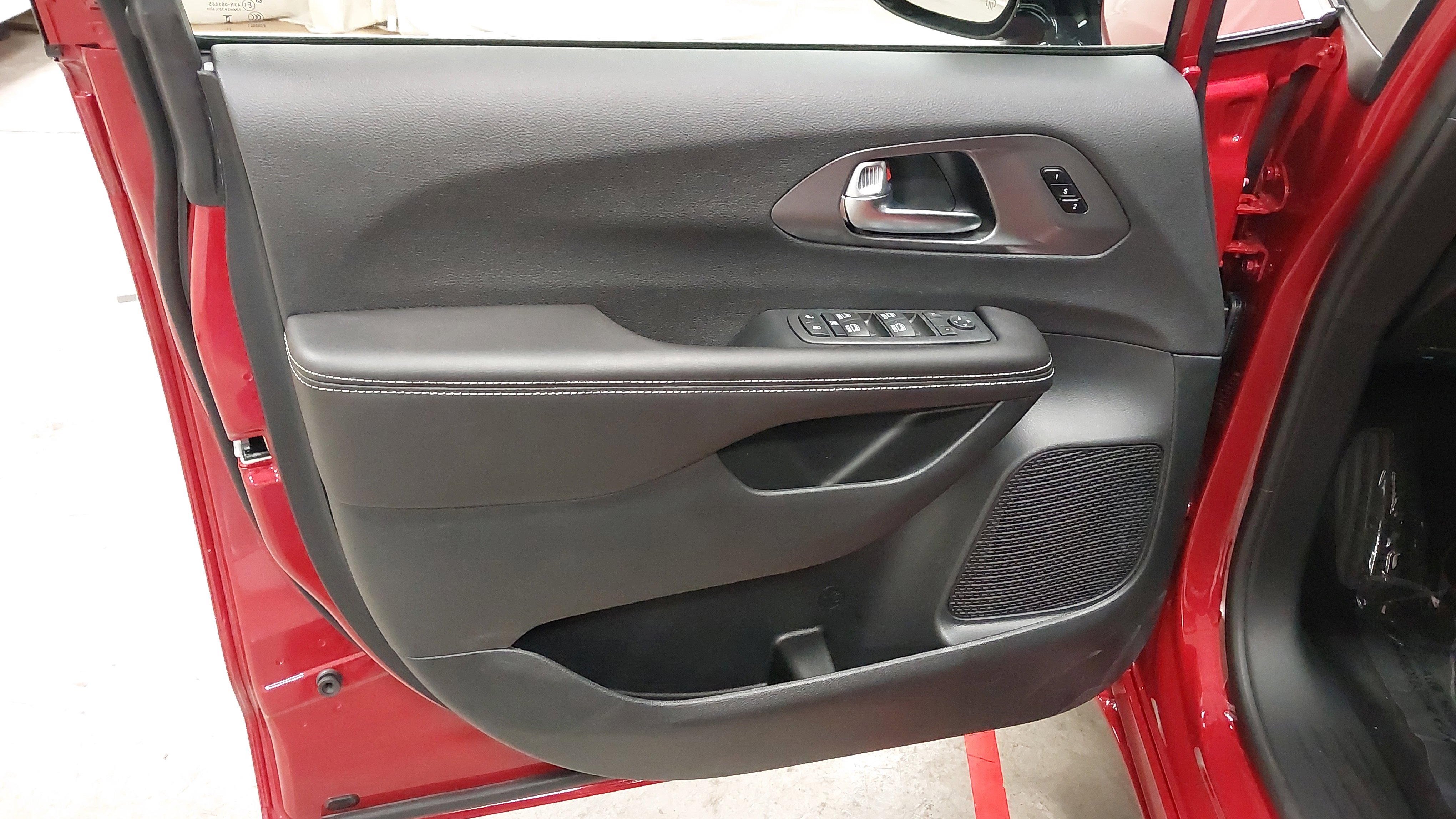 New 2026 Chrysler Pacifica Select FWD image 24