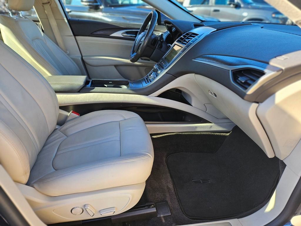 Used 2017 Lincoln MKZ Select w/ Select Plus Package image 9