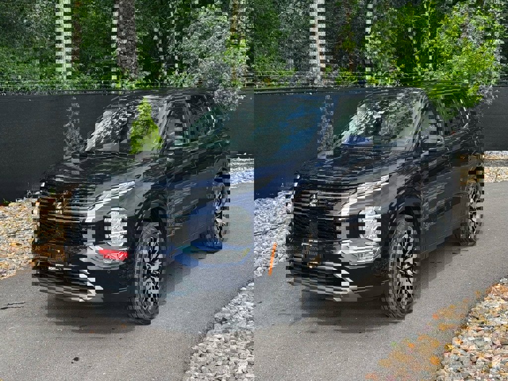 New 2025 Mitsubishi Outlander SE