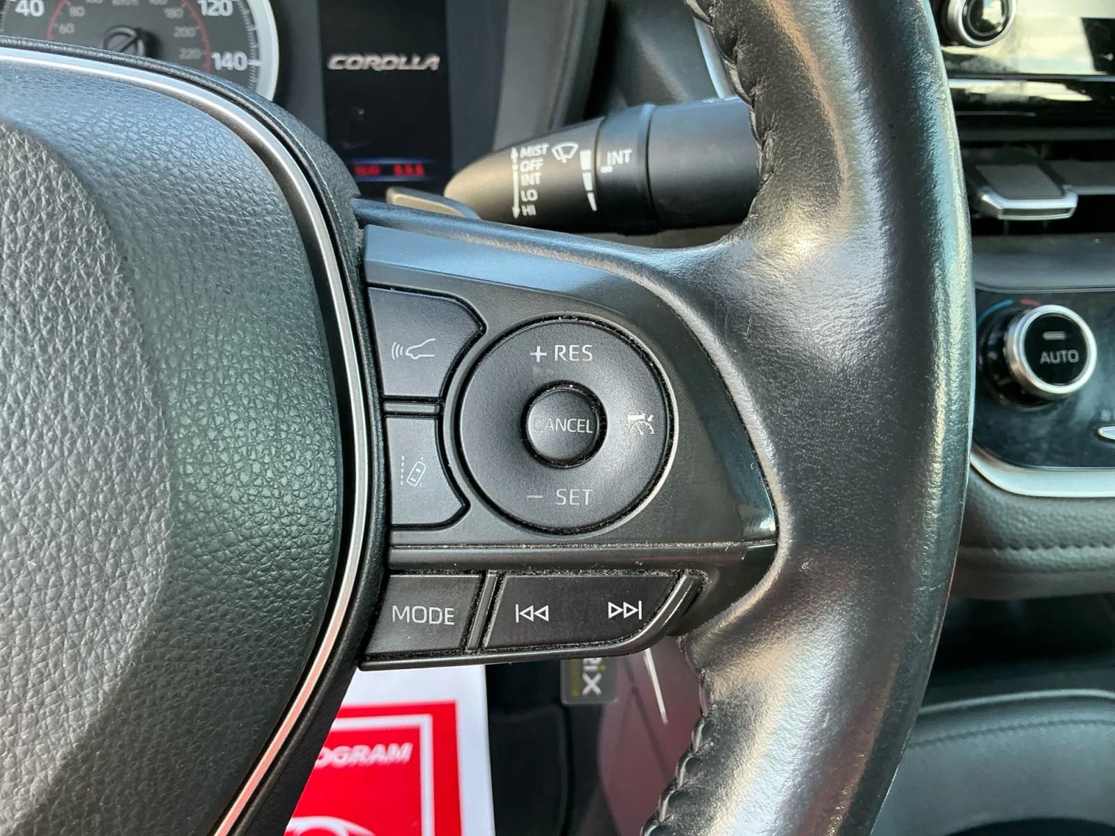 Used 2020 Toyota Corolla SE image 28