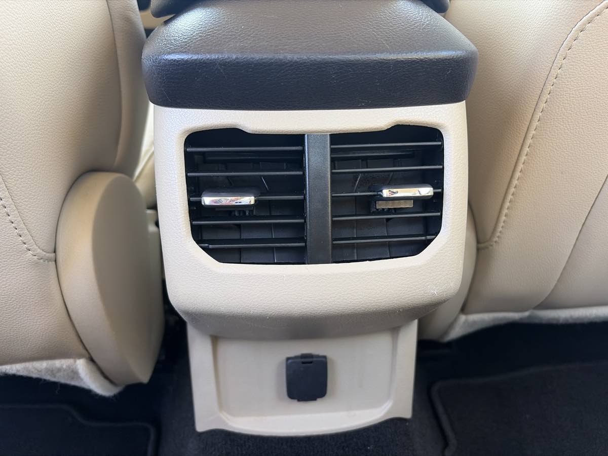 Used 2013 Ford Fusion SE FWD image 16