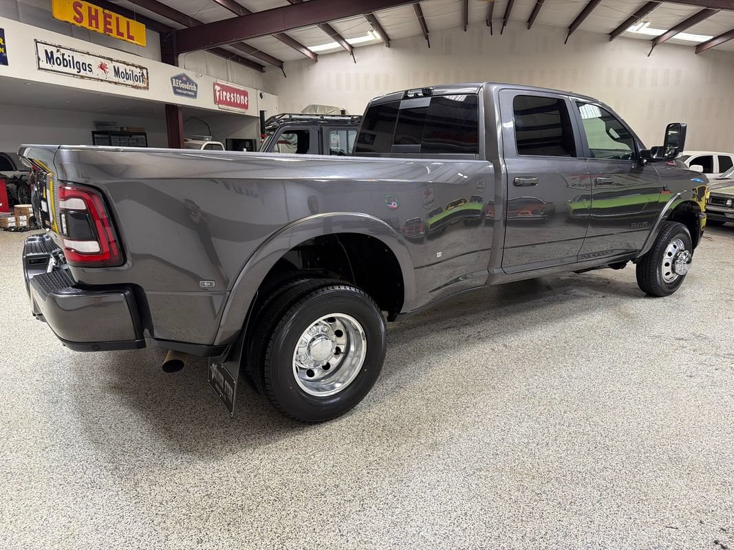 Used 2022 RAM 3500 Laramie w/ Night Edition AWD/4WD image 8