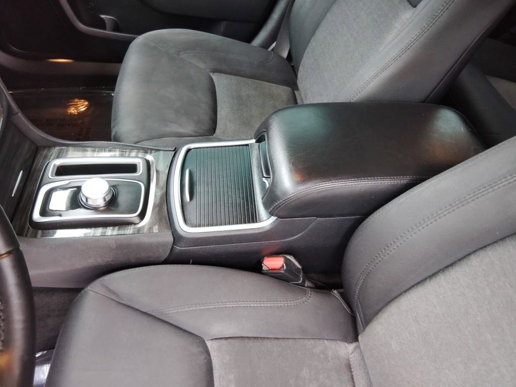 Used 2018 Chrysler 300 Touring w/ Driver Convenience Group image 23