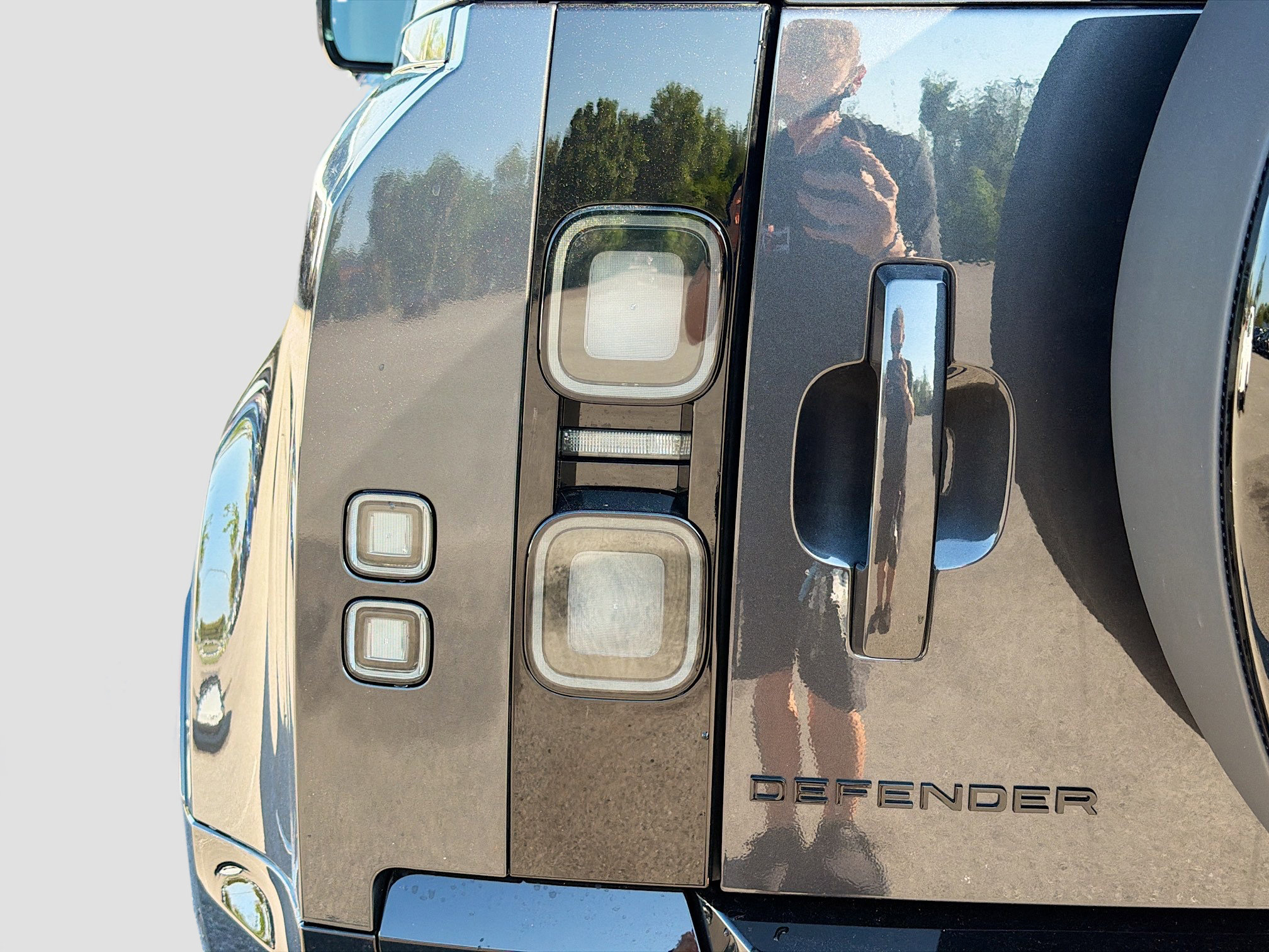 New 2026 Land Rover Defender 90 V8 image 10