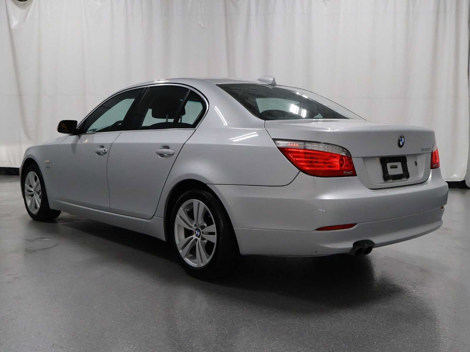 Used 2009 BMW 528i xDrive Sedan AWD/4WD image 3