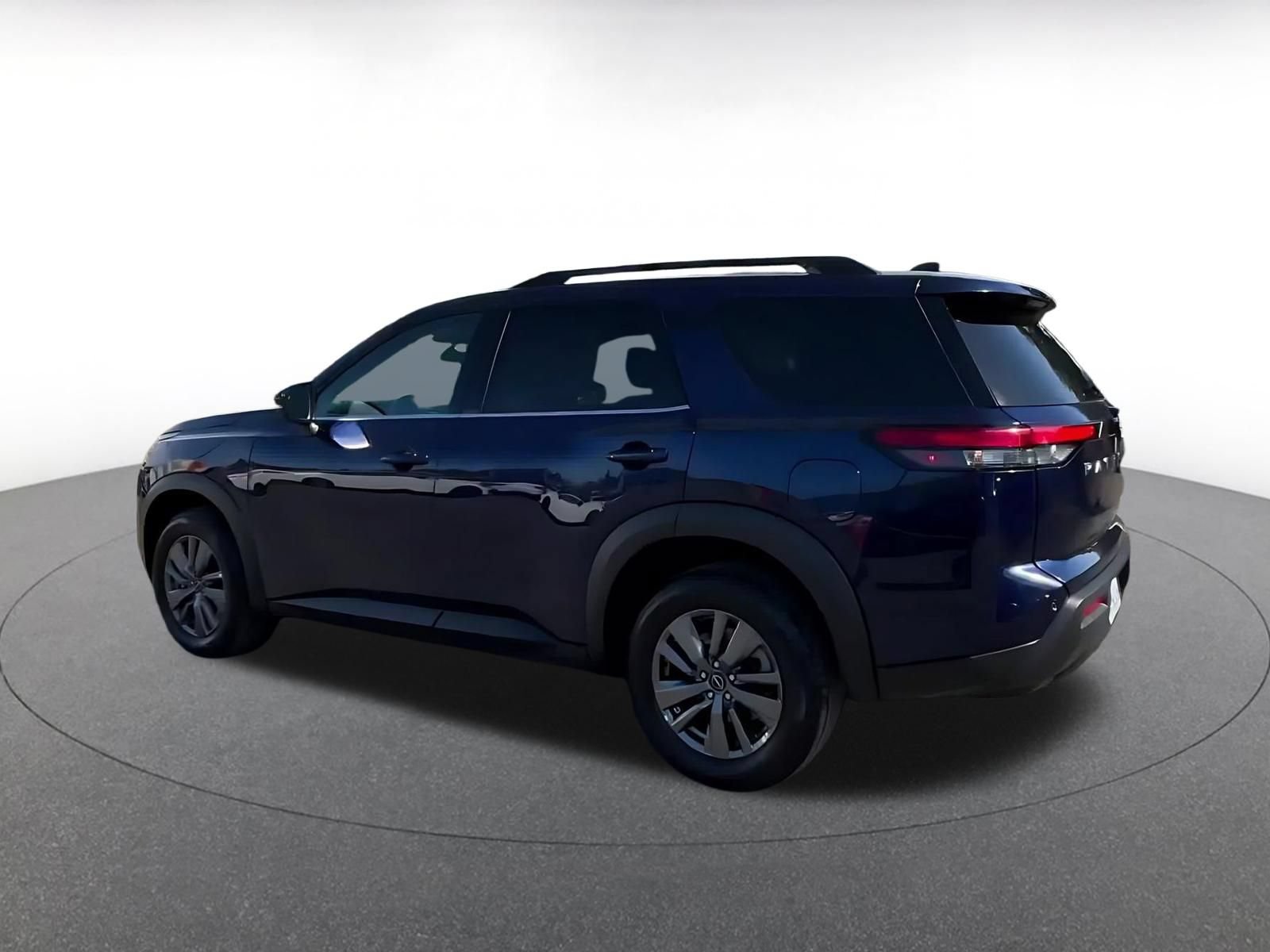 Used 2025 Nissan Pathfinder SV FWD image 8