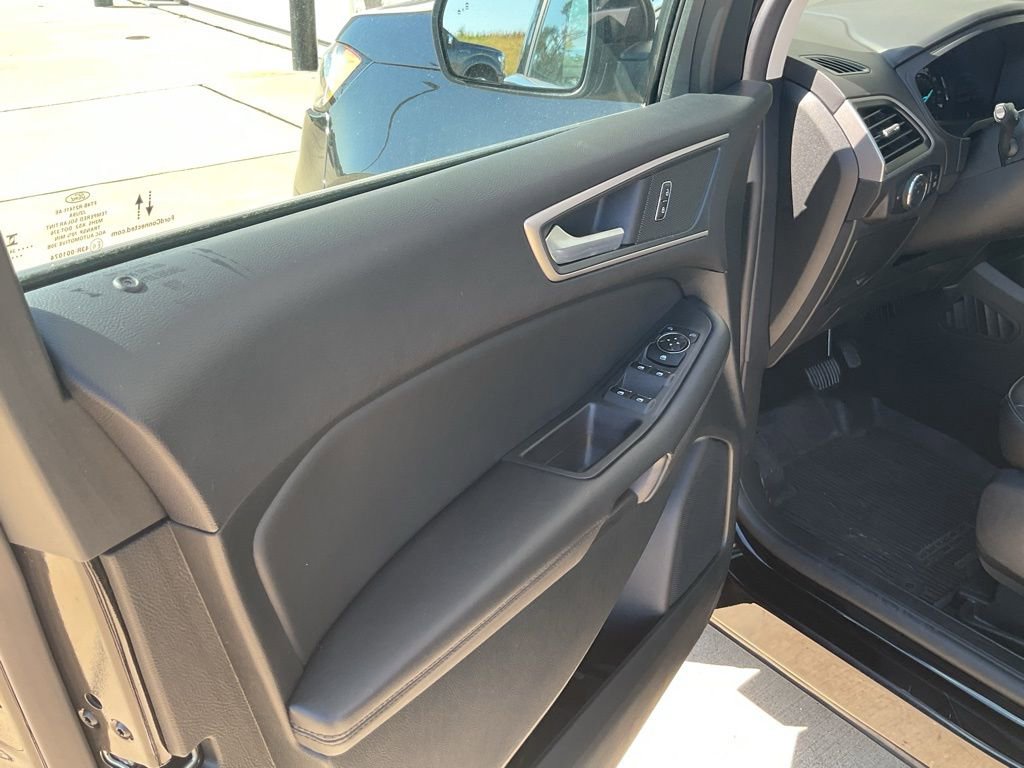 Used 2024 Ford Edge SEL w/ Convenience Package image 7