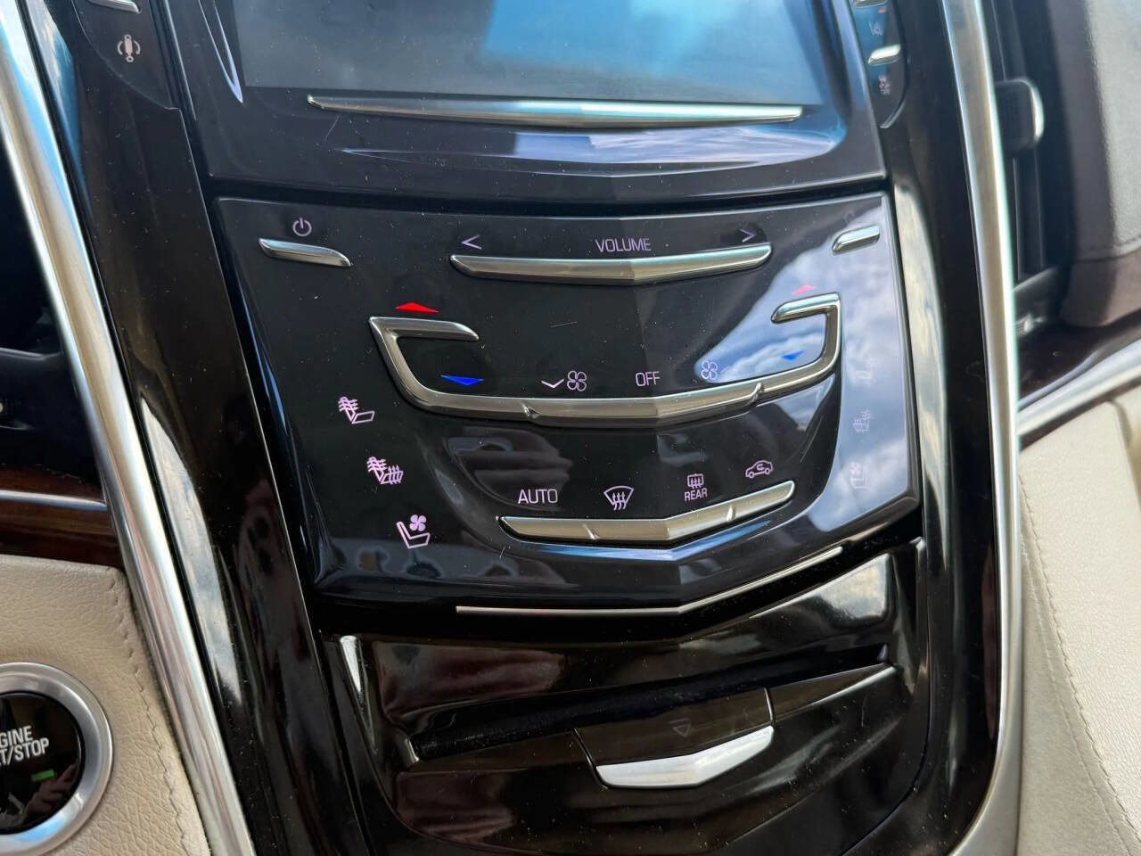 Used 2015 Cadillac Escalade Luxury AWD/4WD image 12