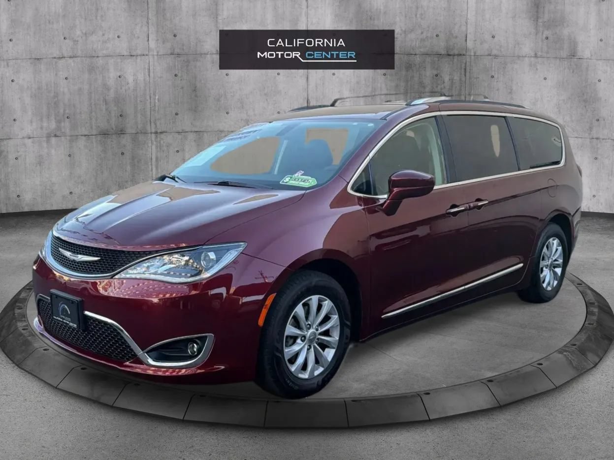 Used 2018 Chrysler Pacifica Touring-L Plus FWD image 3