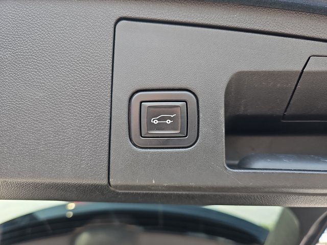 Used 2020 Cadillac XT4 Sport w/ Cold Weather Package image 13