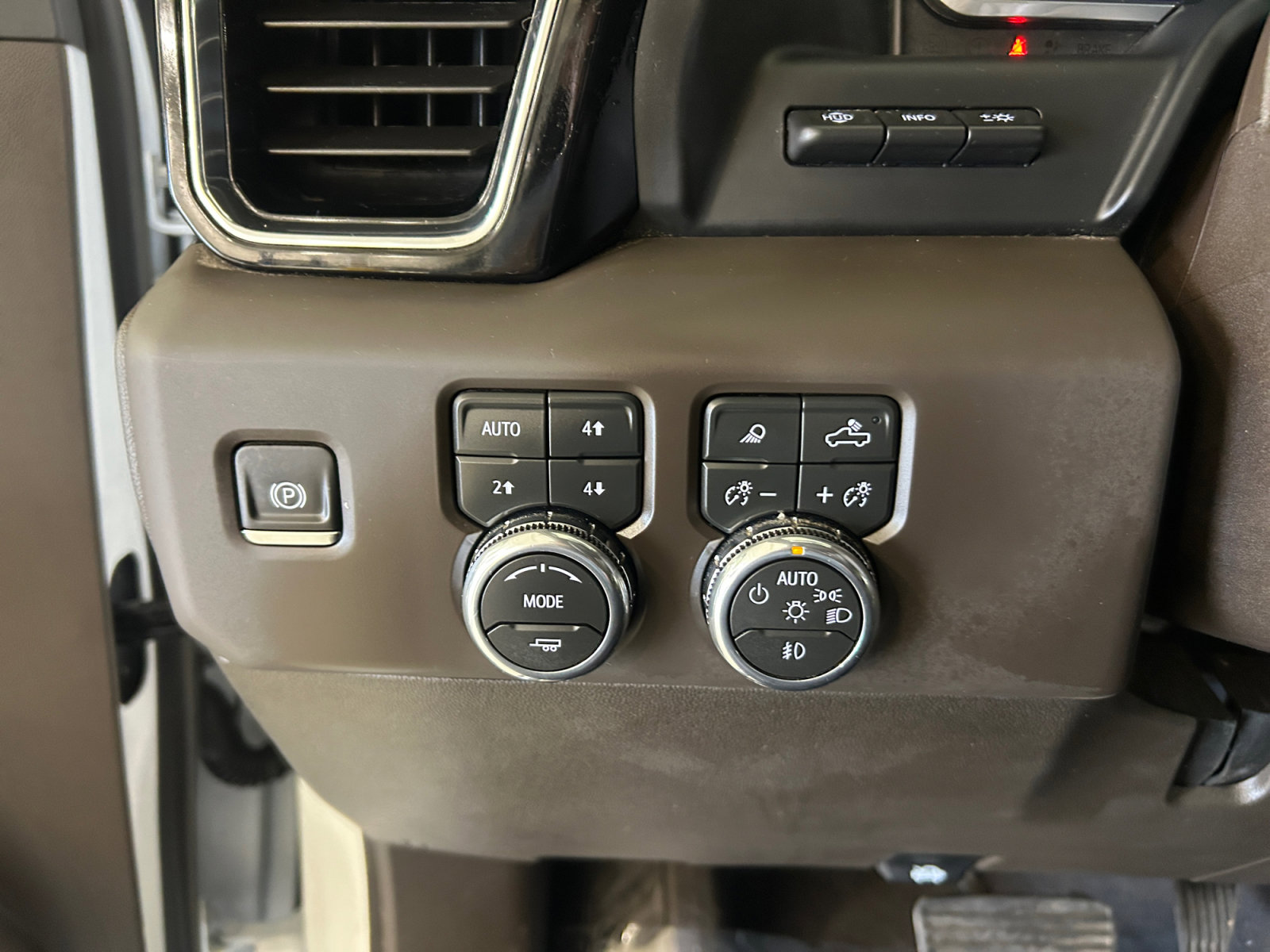 Used 2026 GMC Sierra 2500 Denali w/ Denali Reserve Package AWD/4WD image 18